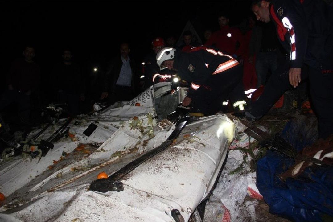 Şanlıurfa&rsquo;da Feci Kaza: 2 &Ouml;l&uuml;, 1 Yaralı