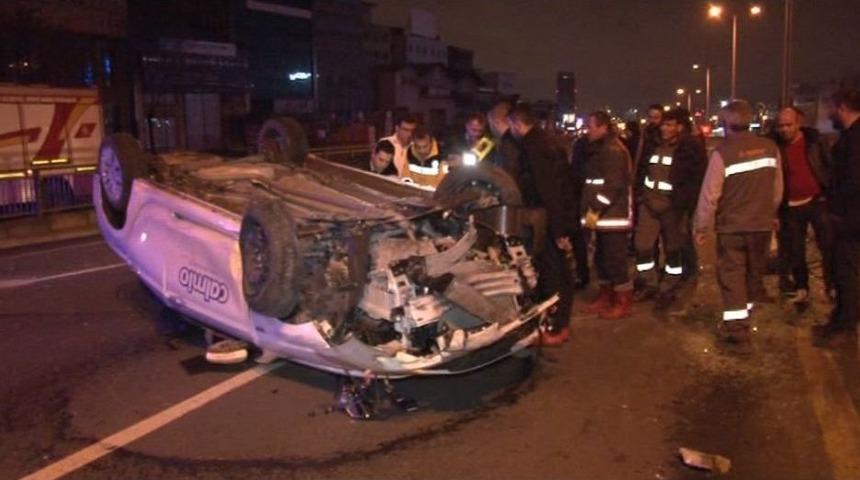 Başkent&rsquo;te Otomobil Ref&uuml;je &Ccedil;arpıp Takla Attı: 3 Yaralı