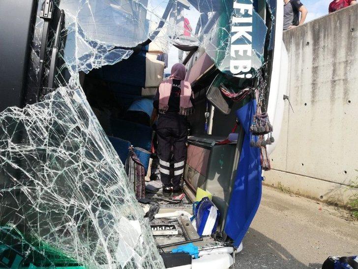 Trabzon’da Kamyondan Kayan Direk Halk Otobüsünün İçine Girdi: 2 Ölü, 8 Yaralı G1