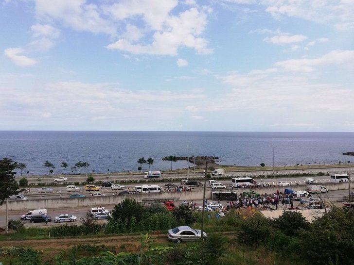 Trabzon’da Kamyondan Kayan Direk Halk Otobüsünün İçine Girdi: 2 Ölü, 8 Yaralı G4