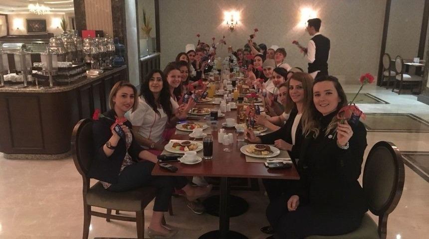 Elite World, Kadınlar G&uuml;n&uuml;&rsquo;n&uuml; Kutladı