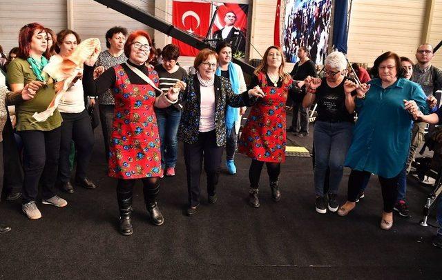 İzmirli Kadınların Festival Coşkusu