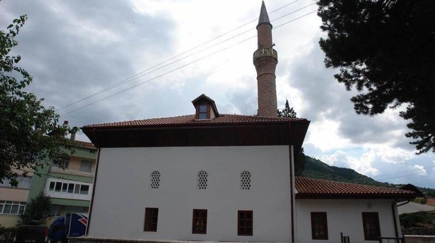 Tarihi Kadıasker Caminin Restorasyonu Tamamlandı