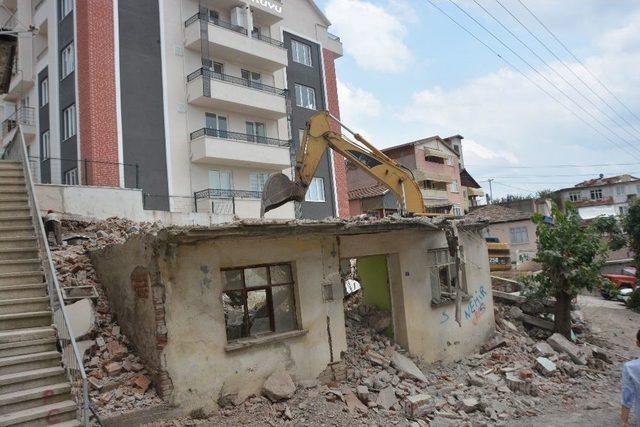 İzmit’in Dört Bir Yanında Çalışma Var