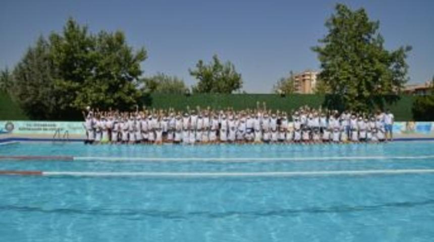 Y&uuml;zme Kursuna Yoğun İlgi