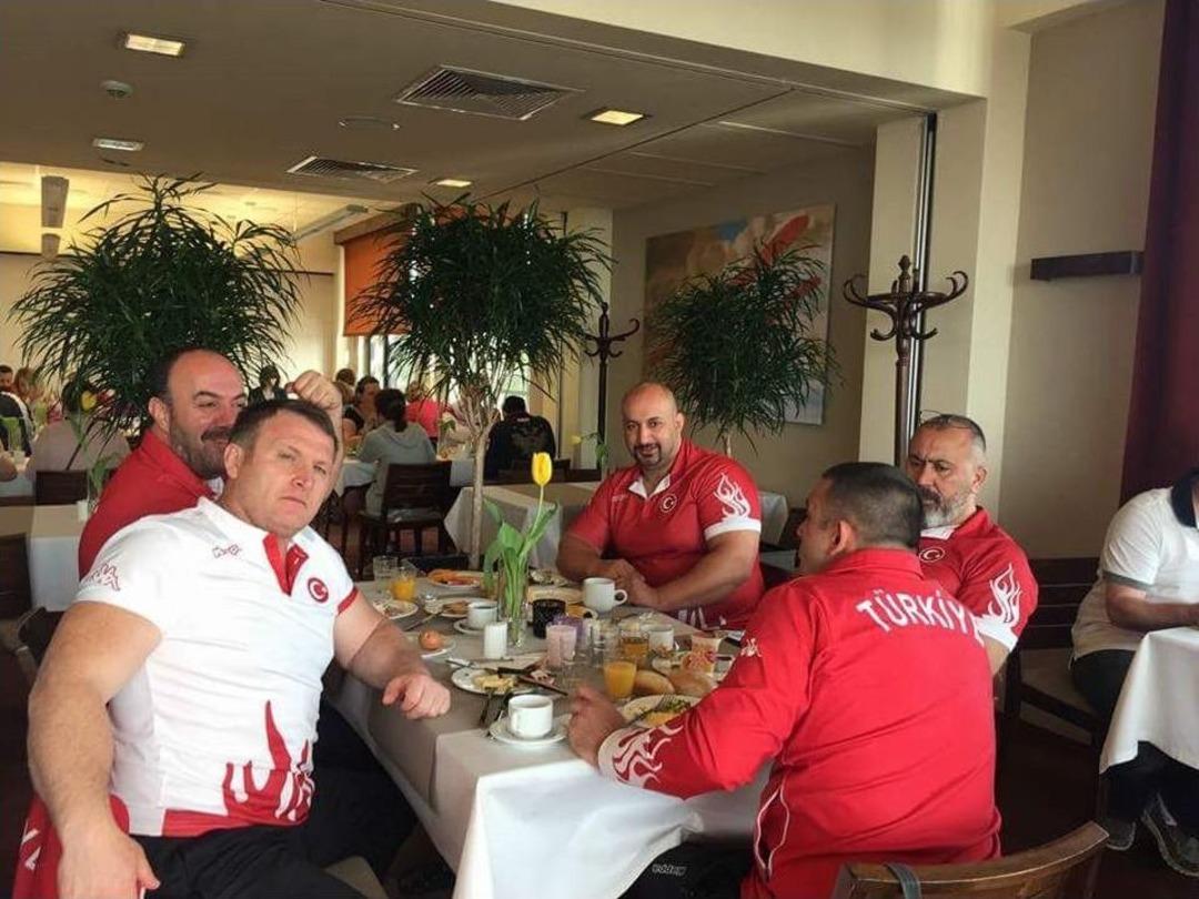 Protein Ve Kas İla&ccedil;ları Kullanan Milli Sporcu Antrenmanda &Ouml;ld&uuml;