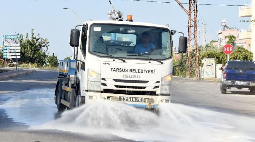 Tarsus&rsquo;ta Yollar Deterjanlı Suyla Yıkanıyor