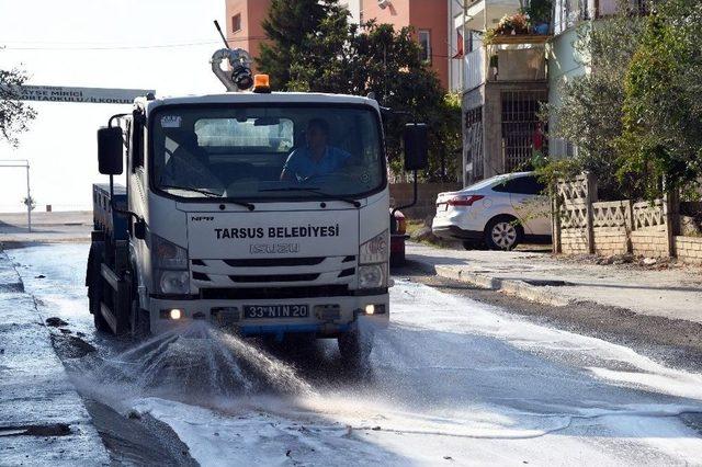 Tarsus’ta Yollar Deterjanlı Suyla Yıkanıyor