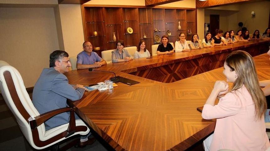 G&uuml;rc&uuml; &Ouml;ğrencilerden Rize Valisi Erdoğan Bektaş&rsquo;a Makamında Ziyaret