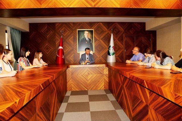 Gürcü Öğrencilerden Rize Valisi Erdoğan Bektaş’a Makamında Ziyaret