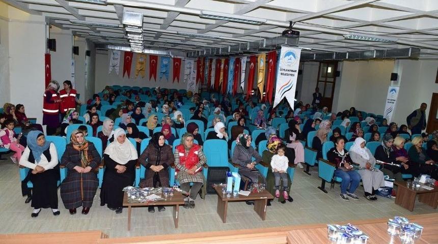 Ceylanpınar&rsquo;da Kadınlar G&uuml;n&uuml;&rsquo;nde Kadınlar Unutulmadı