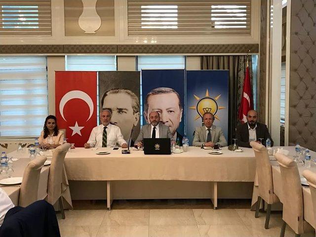 Ak Parti’den İstişare Ve Değerlendirme