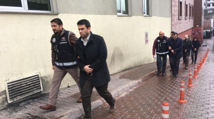 Fet&ouml;&rsquo;den G&ouml;zaltına Alınan 5 Avukat Adliyeye Sevk Edildi