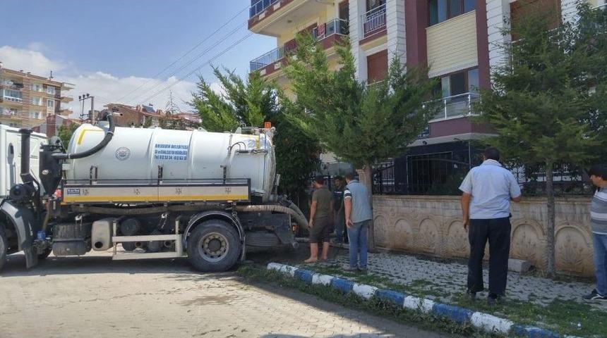 Bolvadin&rsquo;de Sel Sonrası Kanalizasyon Temizlik &Ccedil;alışmaları Yapılıyor