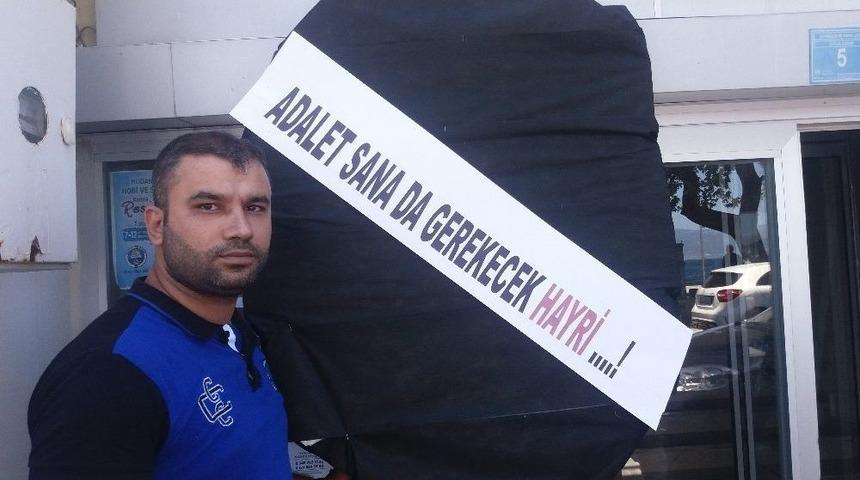 Davayı Kazanan Esnaflardan Belediyeye Siyah &Ccedil;elenk