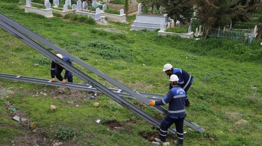Siirt&rsquo;te Mezarlıklarda Aydınlatma &Ccedil;alışması Başlatıldı