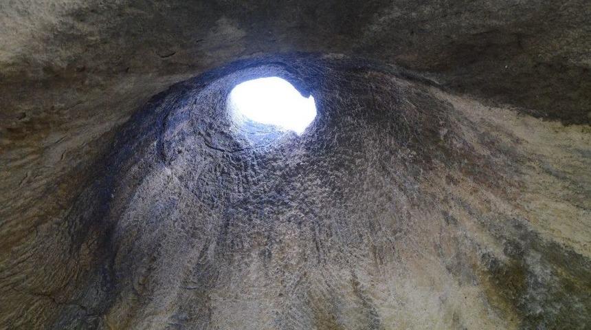 Zindanda Bulunan Binlerce Yıllık İzler