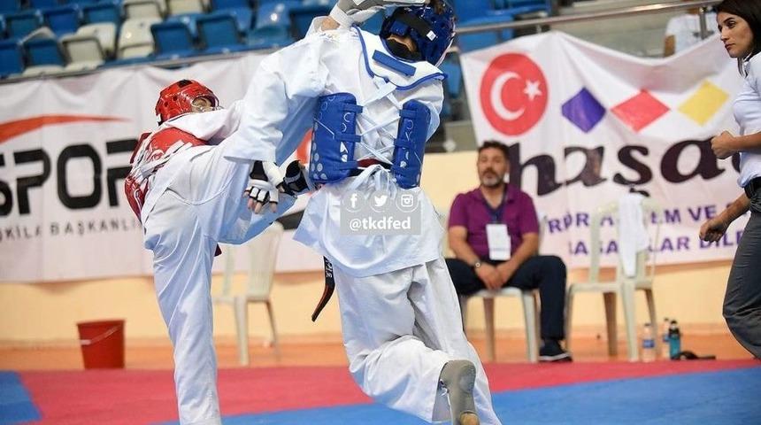 Tekvando Sporcusu Yunus Bozan T&uuml;rkiye Şampiyonu Oldu