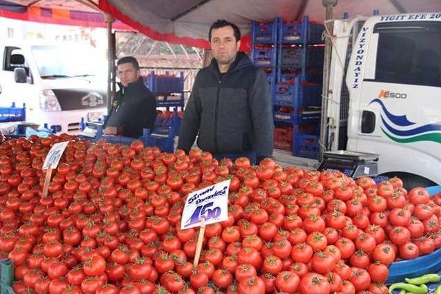 Domatesin Fiyatı Vatandaşın Yüzünü Güldürüyor