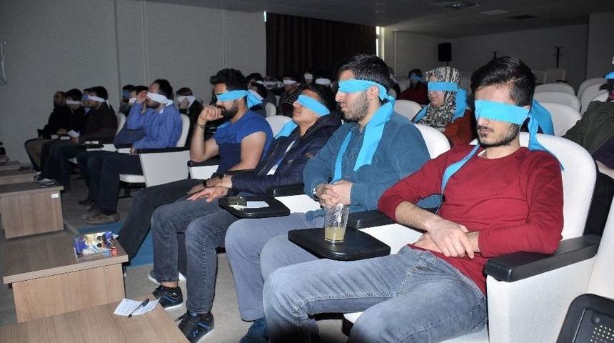 Ne&uuml;&rsquo;l&uuml; &Ouml;ğrenciler Sesli Betimlemeli Film İzleyip G&ouml;rme Engellileri Anlamaya &Ccedil;alıştı