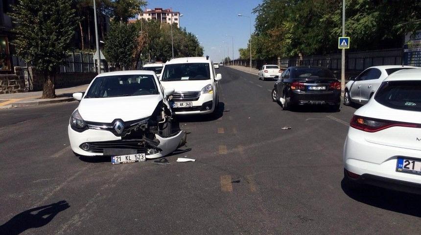 Diyarbakır&rsquo;da Zincirleme Trafik Kazası