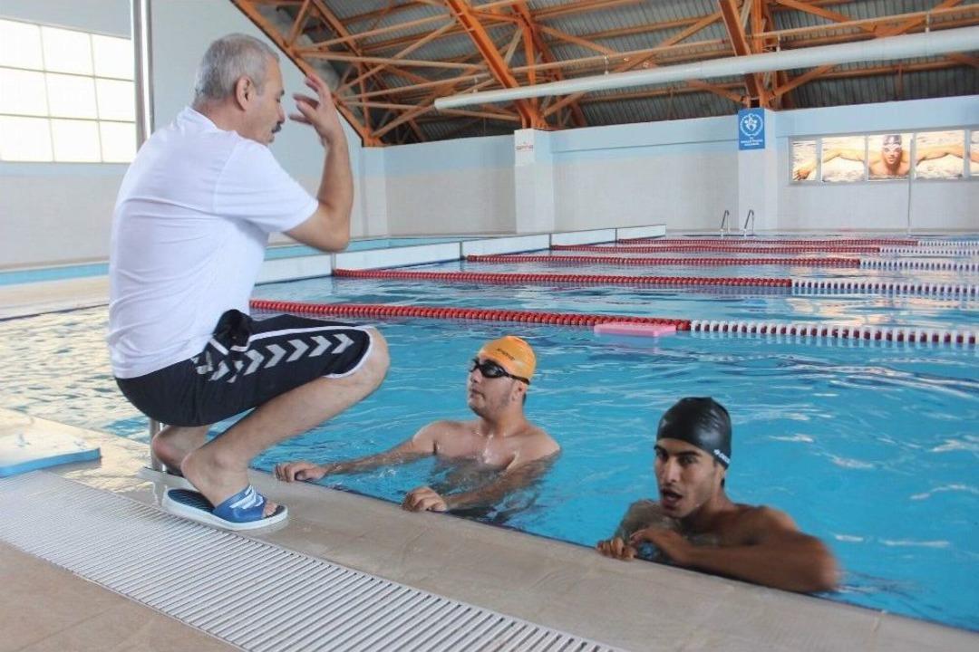 Engelliler Y&uuml;zmeyi Eğlenerek &Ouml;ğreniyor