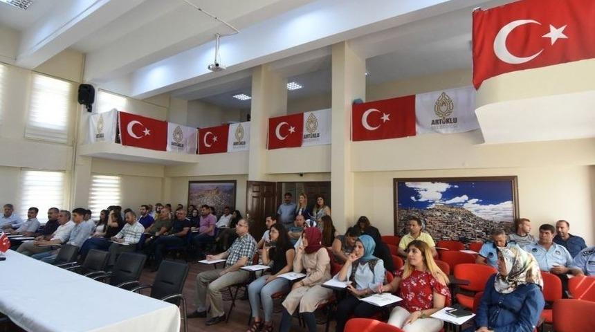 Artuklu Belediyesinden Kaliteli Hizmet İ&ccedil;in Eğitim