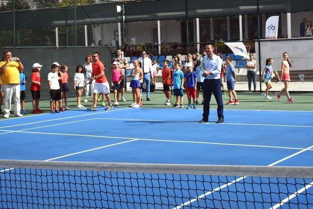 Başkan Sarıkurt Tenis Turnuvası Açılışını Gerçekleştirdi