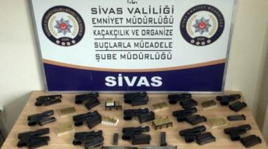 Sivas&rsquo;ta &rsquo;hayalet Silah&rsquo; Operasyonu: 14 Tutuklama