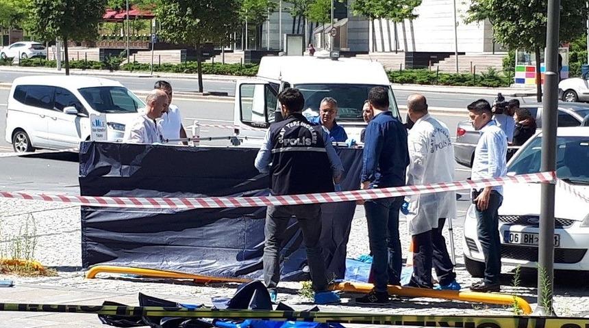 Emekli Astsubay Babasının Ve Kardeşinin Önünde Kafasına Sıkarak İntihar Etti