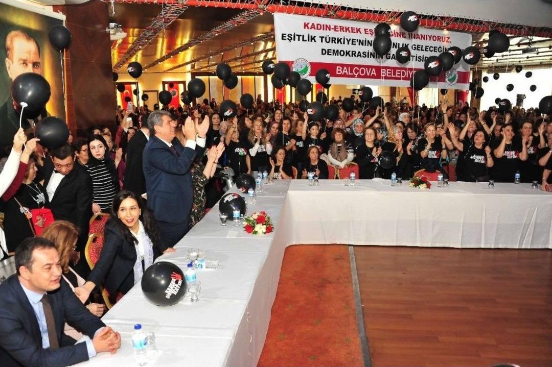 Bal&ccedil;ova&rsquo;da 8 Mart Coşkusu