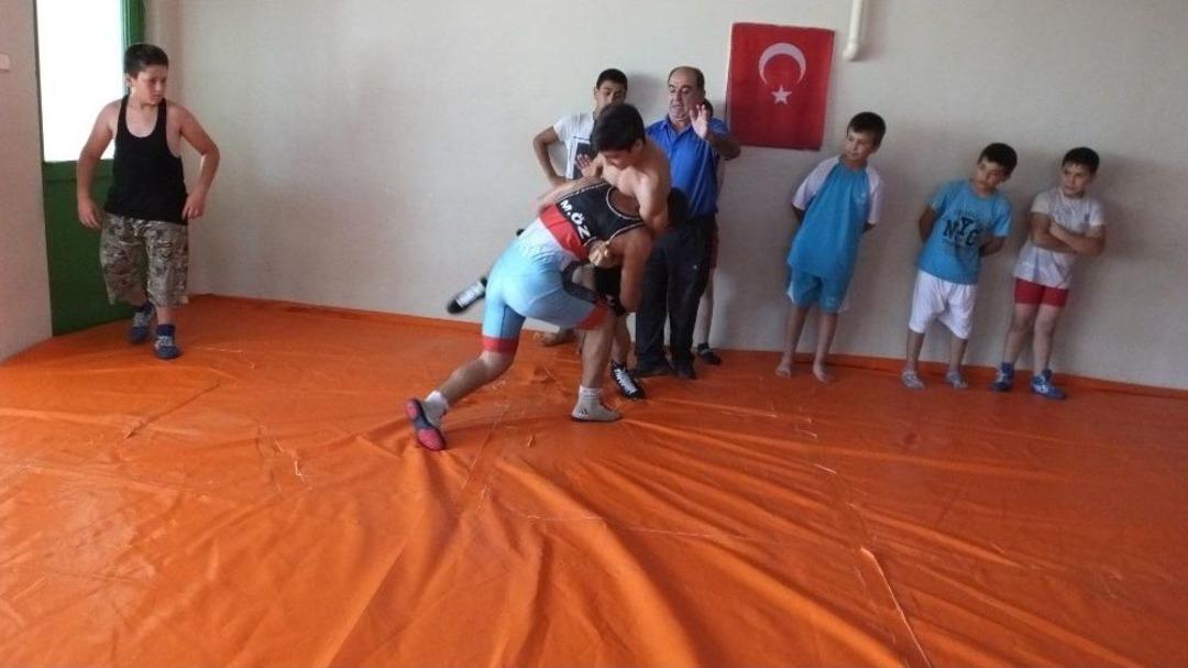Balıkesir&rsquo;de Yaz Spor Okulları &Ccedil;ocukları Sporla Buluşturdu