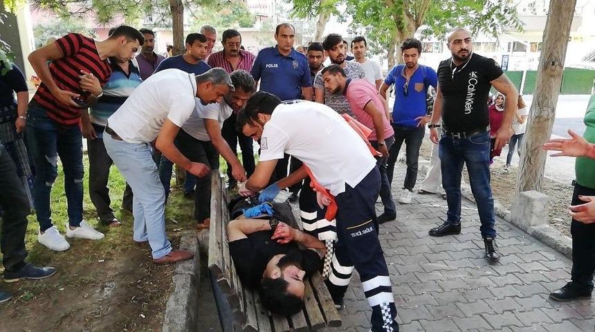 Oturduğu Parkta Tartıştığı Kişilerce Bı&ccedil;aklandı