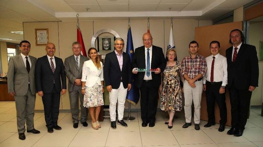 Karşıyaka D&uuml;nyaya A&ccedil;ıldı