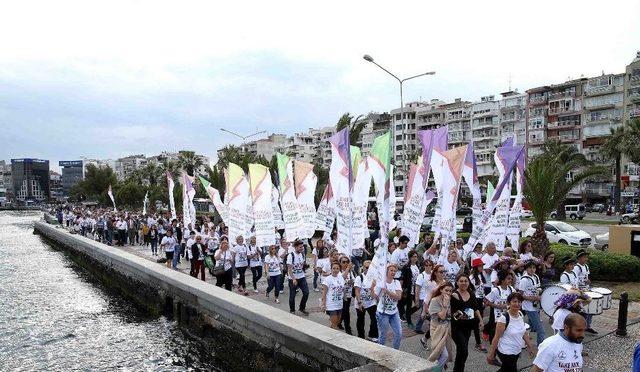 Karşıyaka Dünyaya Açıldı