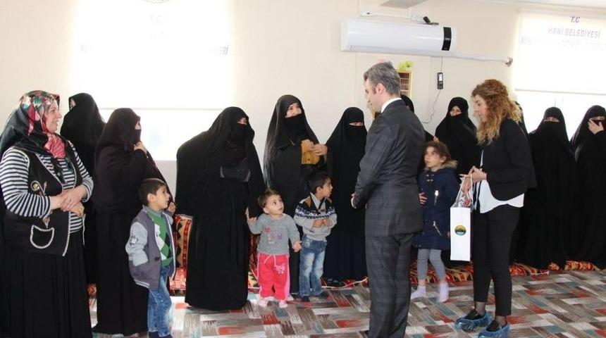 Başkan Yazıcı Kadın Personellerini Unutmadı