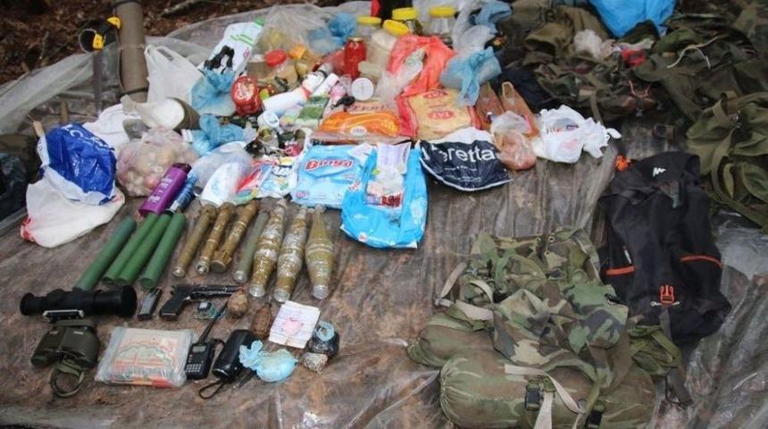 Ter&ouml;ristlerin &Ccedil;antasından Uyuşturucu &Ccedil;ıktı