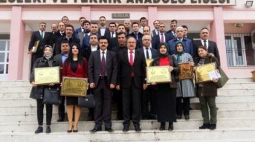 Beyaz Bayrak Alan Okullara Tabelaları Verildi