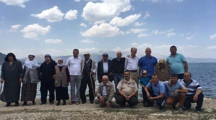 Huzurevinde Kalan Yaşlılar Eğirdir G&ouml;l&uuml;&rsquo;nde G&ouml;n&uuml;llerince Eğlendiler