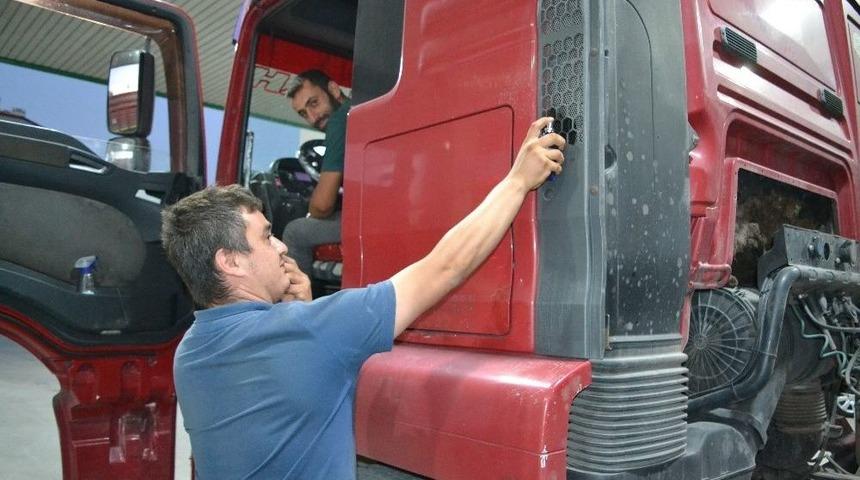 Afyonkarahisarlı Tır Şoförü Yaptığıyla Herkesi Şaşırttı