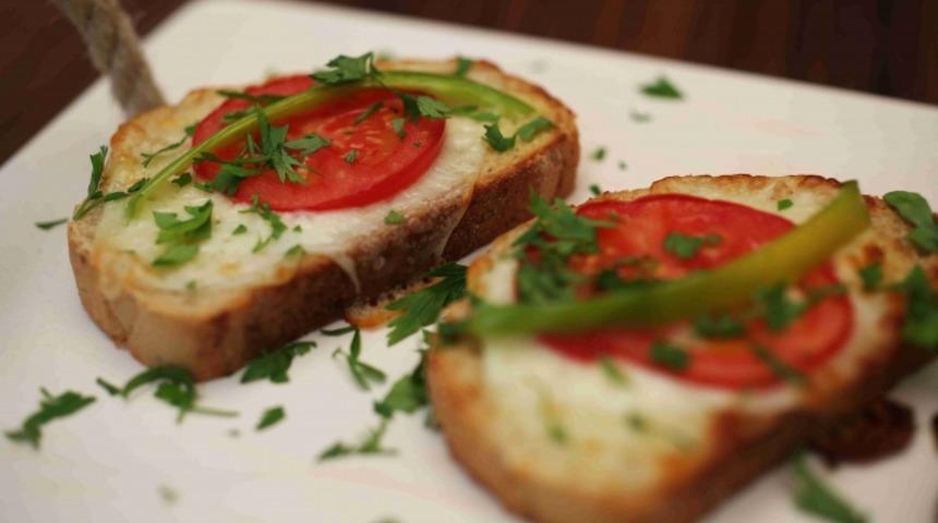Yoğurtlu, Yumurtalı Ekmek Dilimleri