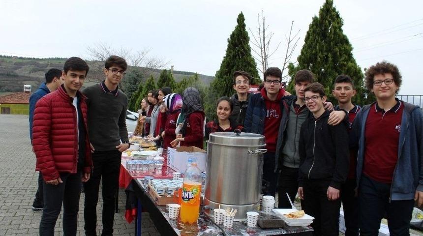 Niksar&rsquo;da &Ouml;ğrencilerden Mehmet&ccedil;ik İ&ccedil;in Yardım Kermesi