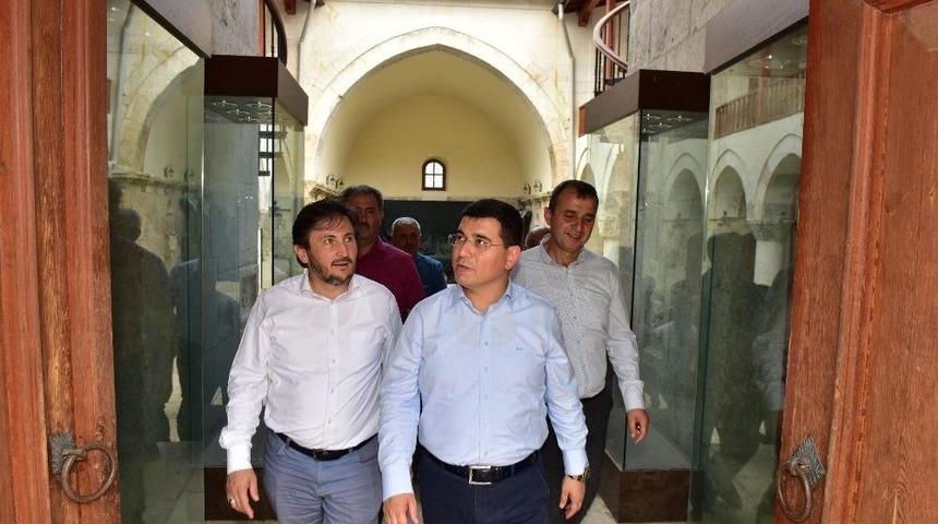 T&uuml;t&uuml;nc&uuml;, Deneyimlerini Paylaştı