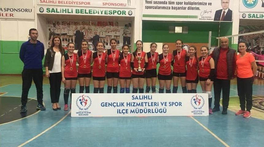 Yıldız Kızlar Voleybol İl Birinciliği Salihli&rsquo;nin Oldu