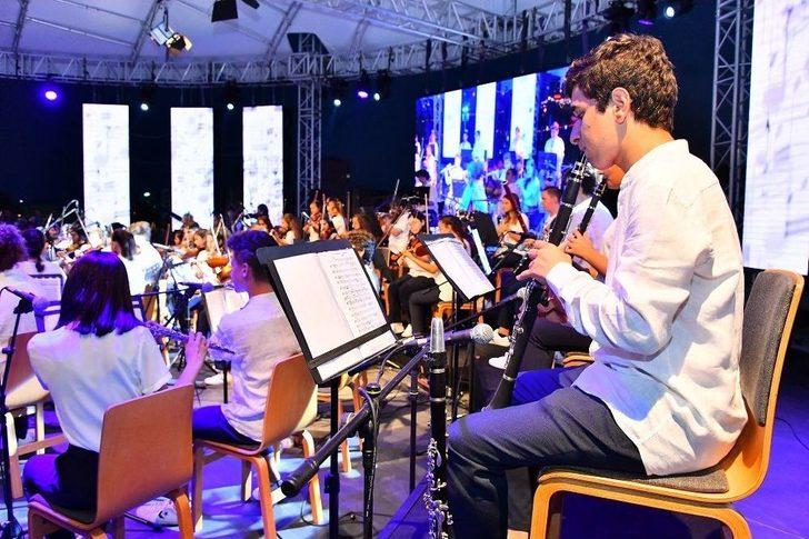 Beylikdüzü Gençlik Senfoni Orkestrası İlk Konserini Verdi G1
