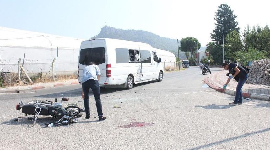 Antalya&rsquo;da Trafik Kazası: 1 Yaralı