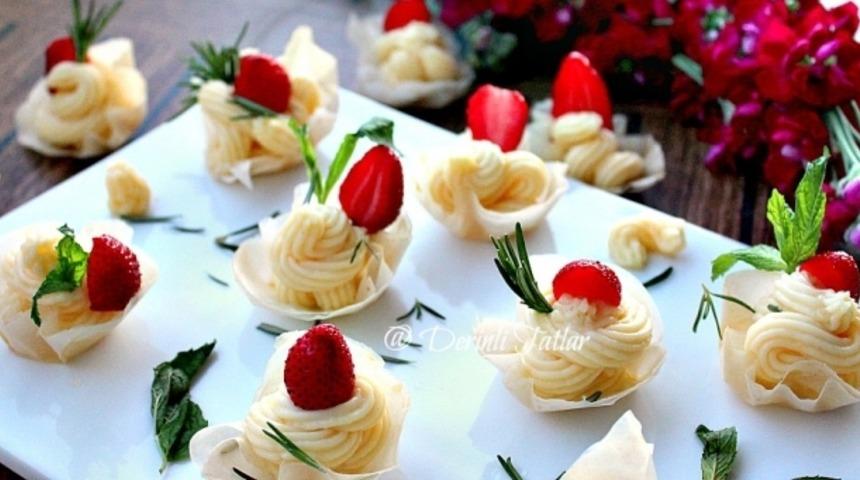 Çıtır Yufka Kapları İçerisinde Enfes Pastacı Kreması