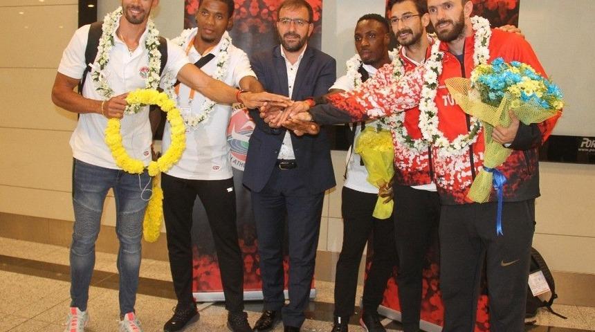 Atletizm Milli Takımı Yurda D&ouml;nd&uuml;