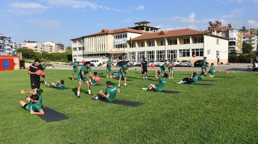 Salihli Belediyespor Kondisyon Yüklüyor