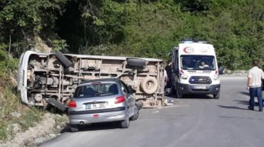 Bartın’da Yolcu Minibüsü Devrildi: 8 Yaralı